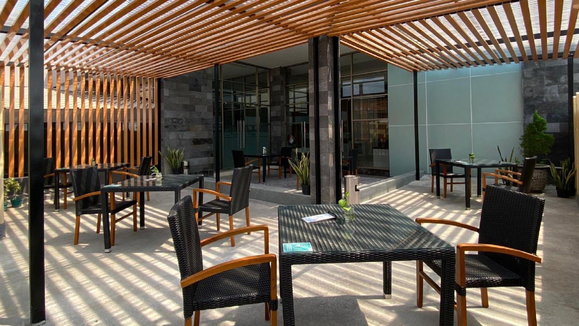 Hotel Ayola Sunrise Mojokerto Eksteriør billede